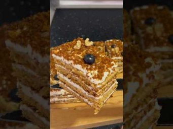 САМЫЙ ЛЕНИВЫЙ МЕДОВИК #ingaavak #вкусно #домашняявыпечка #медовыекоржи #быстрыймедовик #торт #