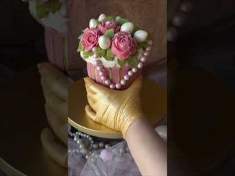 Кулич в винтажном стиле