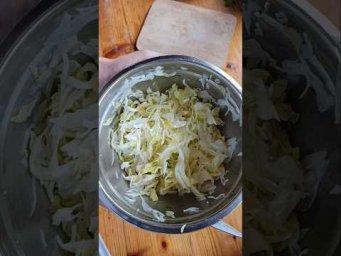 Простой салат на скорую руку. Зимой - то что надо!