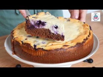 Шоколадный пирог с творогом и ягодами, который тает во рту! Без миксера!