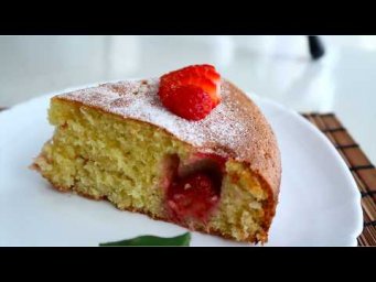Манник на кефире с клубникой