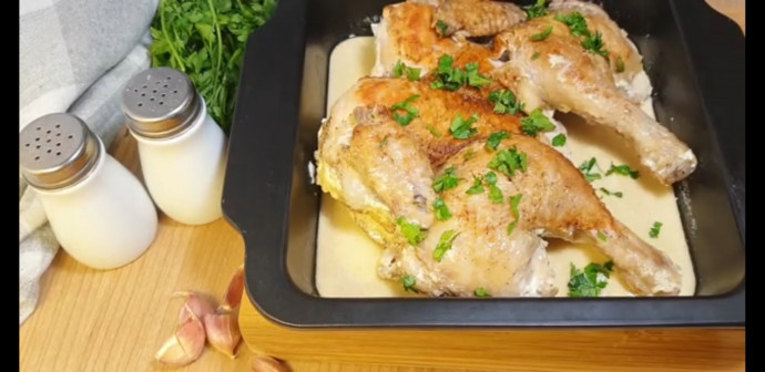 Сочная курочка с соусом. Очень нежное и вкусное блюдо!